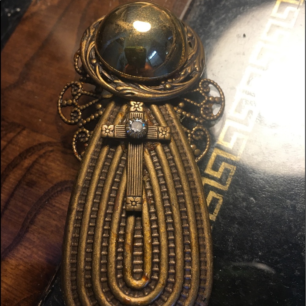 Brass / bronze color Angle pin with cross
